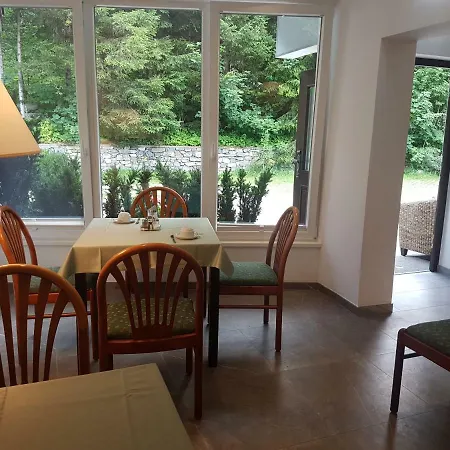 Hotel Comfort Rooms Bruckner 2*