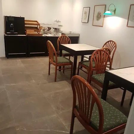 Hotel Comfort Rooms Bruckner 2*