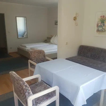 Comfort Rooms Bruckner 2*