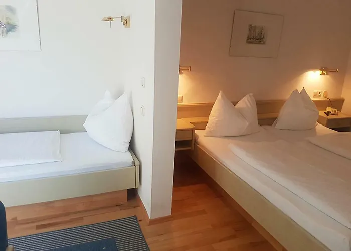 Comfort Bruckner باد جاستاين