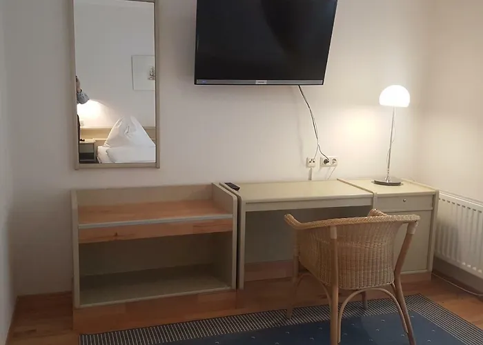 Comfort Bruckner باد جاستاين
